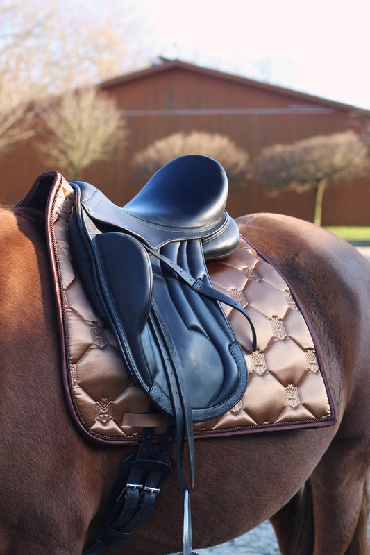 Dressurschabracke Glossy Gold & Black aus Mesh & Satin