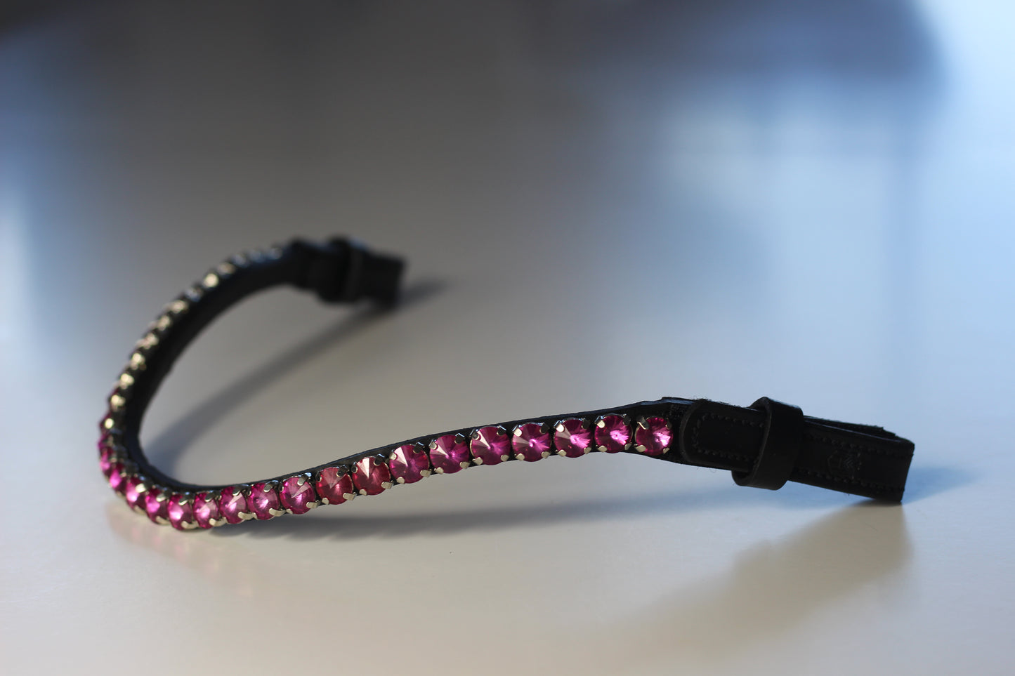 Glitzer Stirnriemen - Schnellverschluss - schwarzes Leder