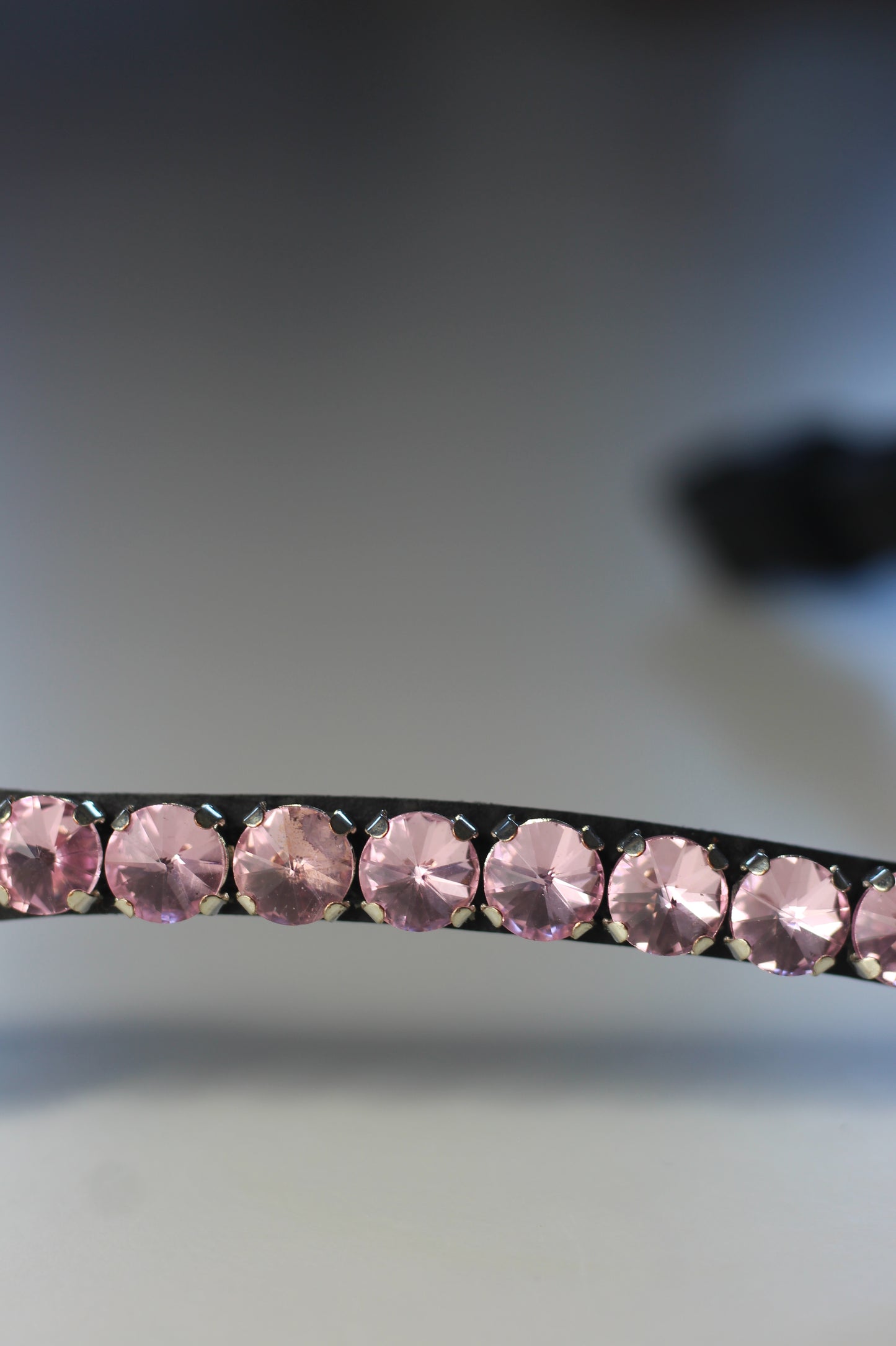 Glitzer Stirnriemen - Schnellverschluss - schwarzes Leder