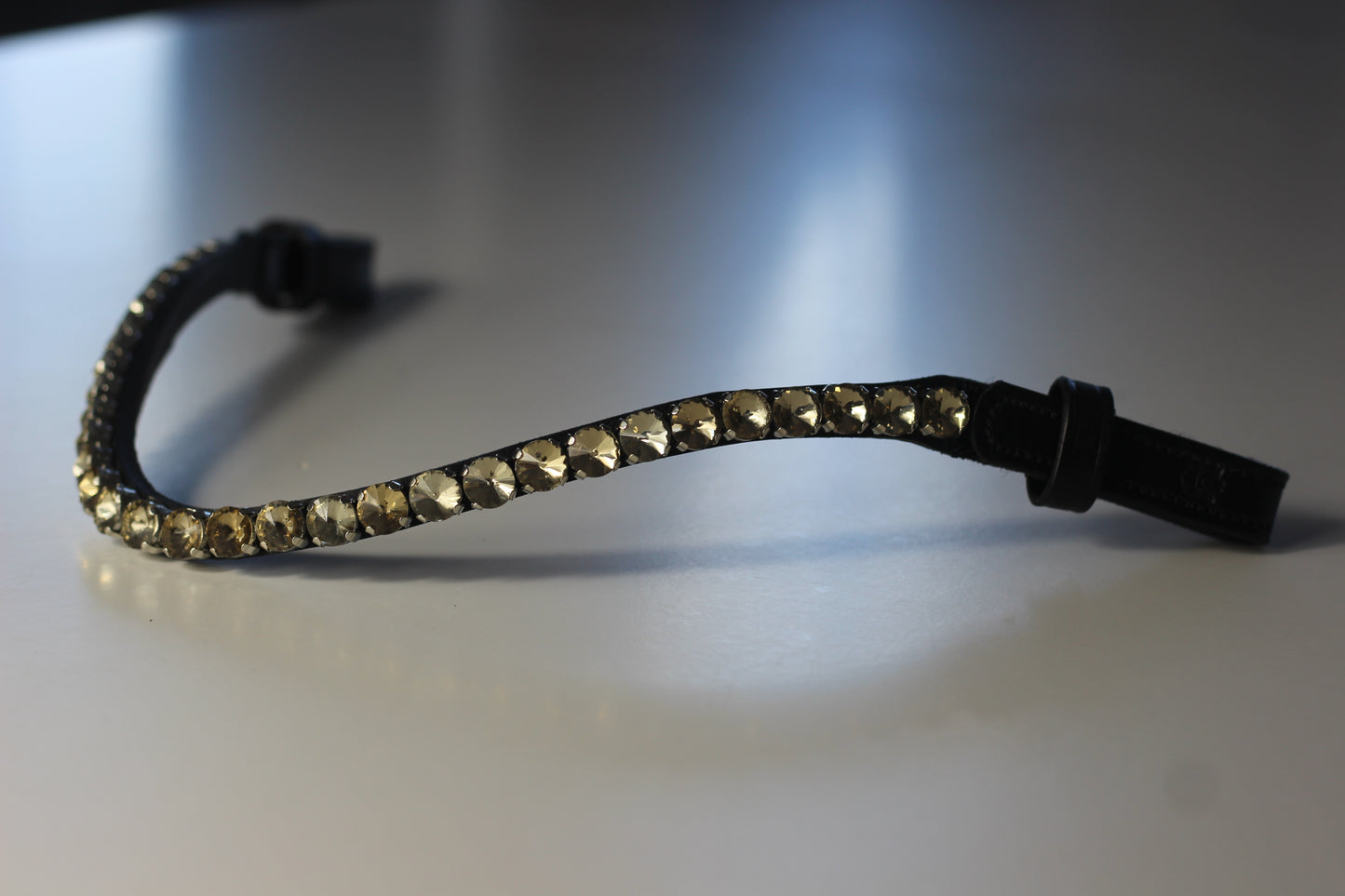 Glitzer Stirnriemen - Schnellverschluss - schwarzes Leder