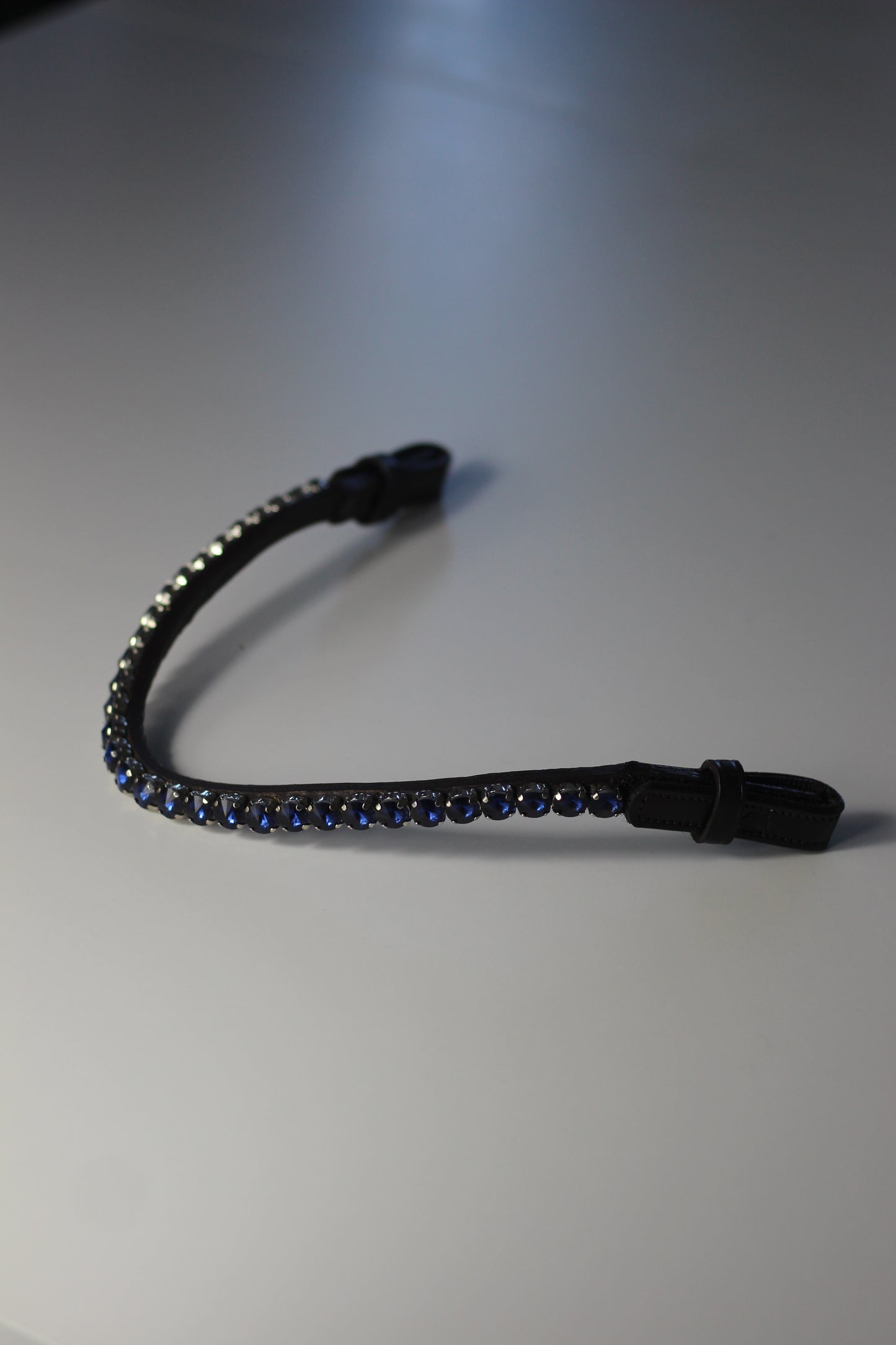 Glitzer Stirnriemen - Schnellverschluss - schwarzes Leder