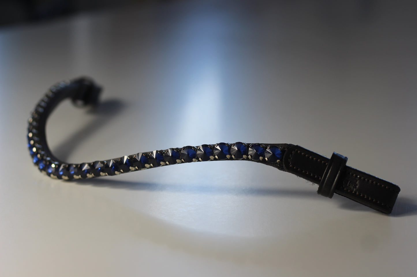 Glitzer Stirnriemen - Schnellverschluss - schwarzes Leder